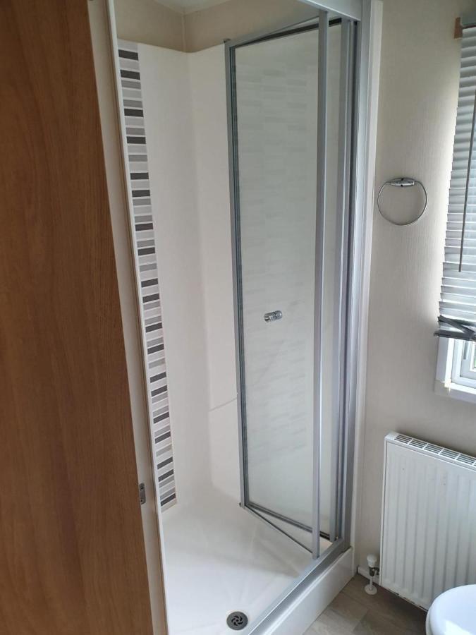 Stunning 3-Bed Caravan In Clacton-On-Sea Exterior photo